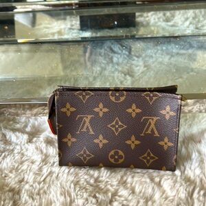 LOUIS VUITTON Monogram Toiletry Pouch 15